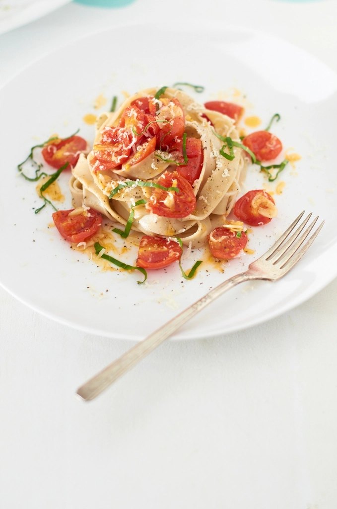 Spaghetti con tomate, vertical
